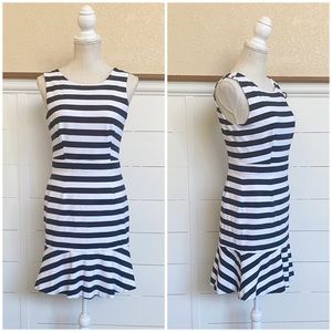 Banana Republic Black & WhiteStriped Zip Dress, Lined Flare skirt SZ:8